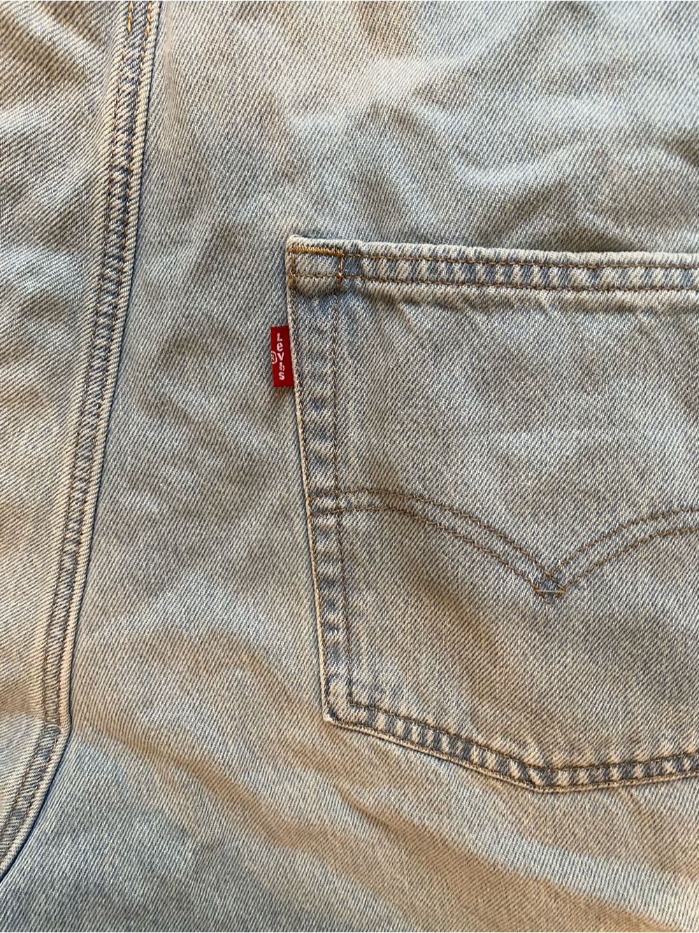 Levi’s Light Wash Denim Short Overalls for Women - Picture 7 of 7